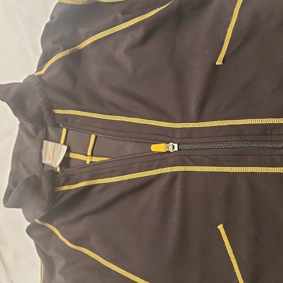 Nike Black and Yellow Ski Jacket with Dynamic Design - Picture 2 of 6